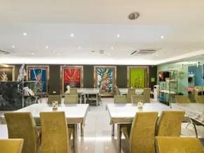 One Avenue Hotel - Image 2