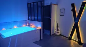 La chambre des tentations , love room avec jacuzzi - Image 3