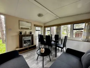 Residence with a spacious garden located in a child-friendly park - Image 3