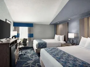 Quality Inn Shawnee North I-40 - Image 3