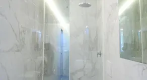 Isola Apartments - Image 3