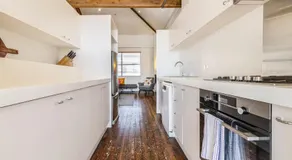 Smith Street Studio - Trendy Inner-city Balcony Stay - Image 5