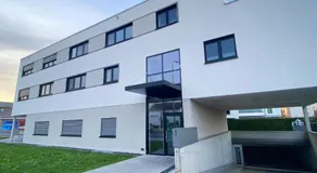 Exklusive 3-Zimmer Luxus-Maisonette mit 2 Parkplätzen l Family Friendly l Netflix l Zentrale Lage l 100qm2 l Nähe Frankfurt Flughafen, Wiesbaden und Mainz - Image 5
