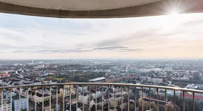 NEW I GREAT CITY VIEW I 32 FLOOR I BOXSPRINGBED and NETFLIX - Image 4