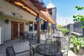 Red Lion Inn & Suites Abbotsford - Image 3