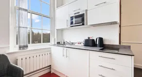 Modern Self-Contained Studio in Dudley with Parking close to Town Centre - Image 5