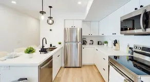 Contemporary Comfort 2BR Kitchener Escape - Image 4