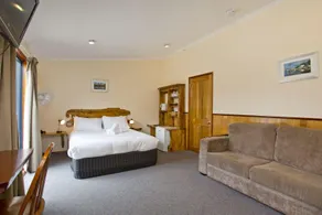 Tullah Lakeside Lodge - Image 2