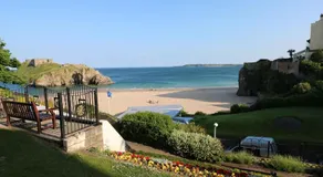 The Hilton Retreat - Image 4