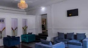 Bristlecone Suites and Apartments - Image 2