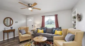 Cheerful residential home with boat launch access - Image 2