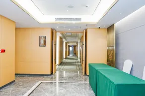Huaxia Conifer Hotel - Image 3
