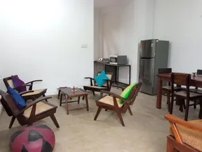 Cheerful 2 bedroom house with free parking - Image 3
