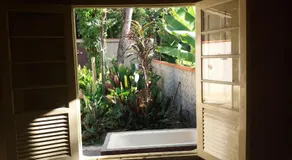 "Chalé Balines Oroboro" 1 - Casa com jardim de 150 m e cozinha completa em Macacos - Image 5