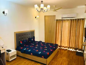 Lovely and Beautiful Noida studio - Image 3