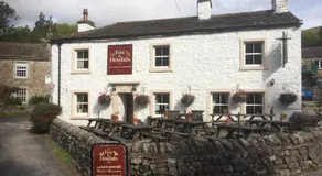 Fox and hounds starbotton - Image 3