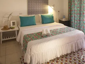 Les Fleurs House - Image 2