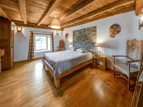 Riverside Villa with Charm - Image 2