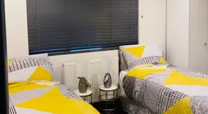 Old Green Lantern, Private En-suite Double Bedroom - Image 2
