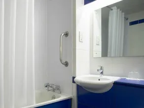 Travelodge Hatfield Central - Image 5