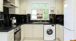 2-Bedroom Garden Flat - Modern, Bright - A - Image 3
