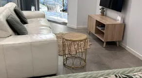 Location, location, location - modern studio - Image 2