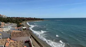Beachfront Design LUX Studio Apartment - Image 2