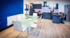The Savoy Suite, King Size 2 Bedroom by The Hive WA1 - Image 4