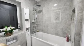 Single room with street view - Image 2
