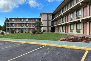 Days Inn & Suites by Wyndham Springfield on I-44 - Image 3