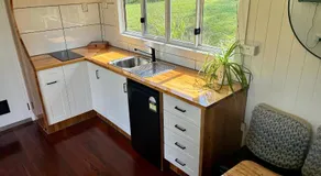 Bee Farm Off-Grid Tiny Home Stay - Image 5