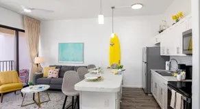 Ocean-view penthouse with pool, parking, & near Waikiki Beach - Image 3