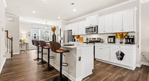 Price Cut, New Lux Home 5 mins to Airport , 15 min to Downtown, 25 min to Buckhead with 3 beds and 3 baths - Image 2
