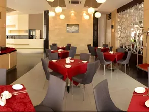 LA Hotel - Image 3