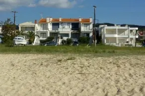 Aris Toroni Maisonnette - Image 1