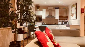 Stylish & Spacious Flat viewing the Lovely MAS - Image 3