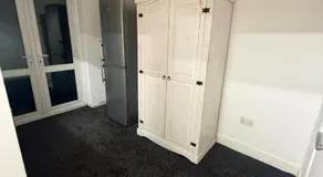Spacious quadruple near city centre train station & Hospital - Image 5