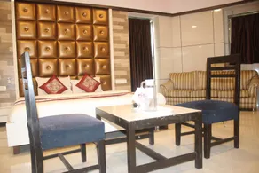 Hotel Celeste Colaba - Image 4