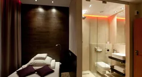 Nu Hotel - Image 2