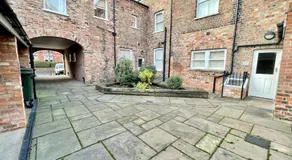 Clifford's Reach at Bluebridge Court with Free Parking - Image 5