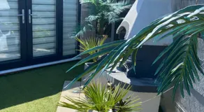 Mini Love Island style guest house includes personal hot 24 hour swimming pool, heated dining pod, outdoor bathtub, BBQ and fire pit, all this is secretly located in the busy suburbs of Nottingham - Image 4