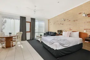 Caboolture Riverlakes Boutique Motel - Image 2