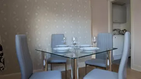 Straight Inn - Image 3