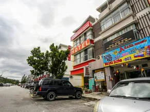 OYO 89583 Grove Hotel - Image 5