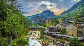 Vagoo-Guzhonglou Mist Villa Mountain View Resort Hotel - Image 2