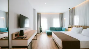 TRIBUTE Hotel - Image 2