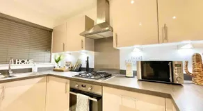 Large 4-bedroom home in Ashford near centre, shopping and restaurants - with parking - Image 5