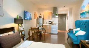 Skyline Stay with Pool, Gym, Sauna Poblacion Makati - Image 2