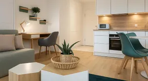 Central fully serviced studio - Image 5