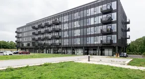 Modern Flat with Parking - Last Min Deals Available - Image 3